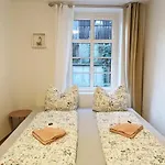 Apartment Urlaubsmagie - Himmelblau - Balkon, Gemeinschaftsgarten, Sauna Und Saisonaler Pool Sebnitz