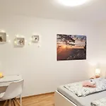 Lägenhet Urlaubsmagie - Himmelblau - Balkon, Gemeinschaftsgarten, Sauna Und Saisonaler Pool Sebnitz