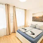 Lägenhet Urlaubsmagie - Himmelblau - Balkon, Gemeinschaftsgarten, Sauna Und Saisonaler Pool Sebnitz