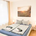 Lägenhet Urlaubsmagie - Himmelblau - Balkon, Gemeinschaftsgarten, Sauna Und Saisonaler Pool Sebnitz