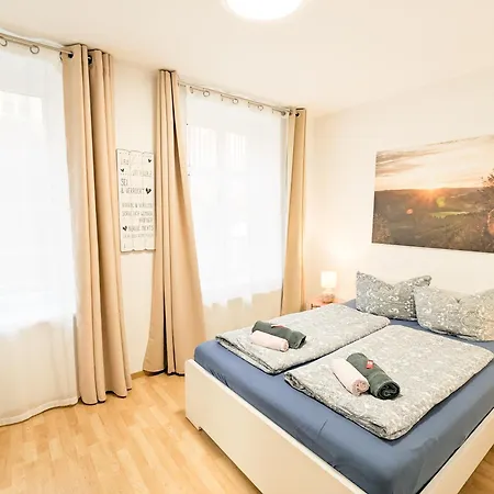 Apartment Urlaubsmagie - Himmelblau - Balkon, Gemeinschaftsgarten, Sauna Und Saisonaler Pool Sebnitz